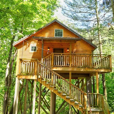 Wild Cherry Treehouse By Amish Country Lodging